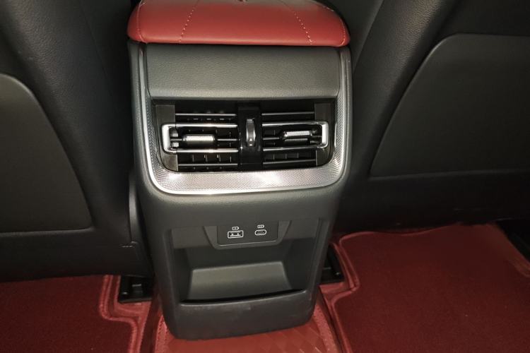 Used Hongqi H5 2025 2.0T Automatic Flag Edition – 500 000 Units Commemorative Version Interior 2