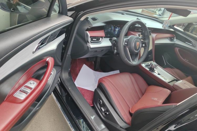 Used Hongqi H5 2025 2.0T Automatic Flag Edition – 500 000 Units Commemorative Version Interior 3
