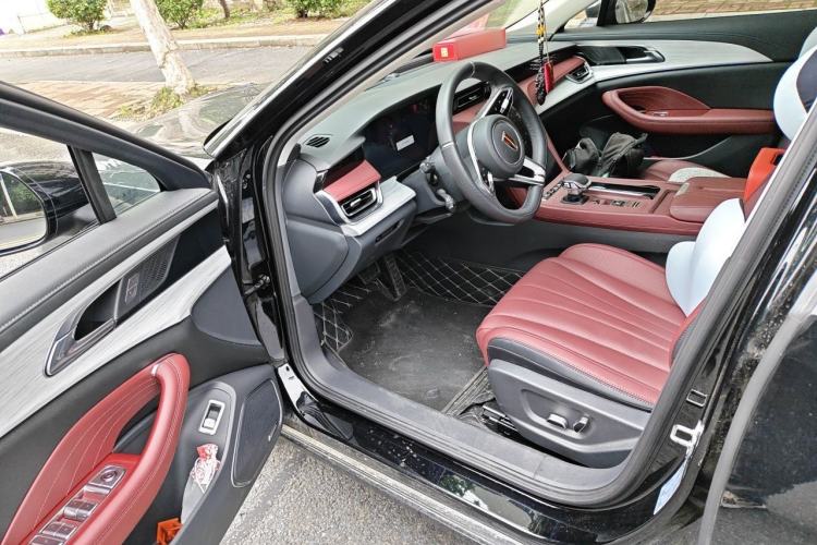Used Hongqi H5 2025 Model 2.0T Automatic Xuan Ying 2 Million Units Commemorative Edition Interior 3
