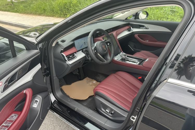 Used Hongqi H5 2025 2.0T Automatic Flag Edition – 500 000 Units Commemorative Version Interior 3