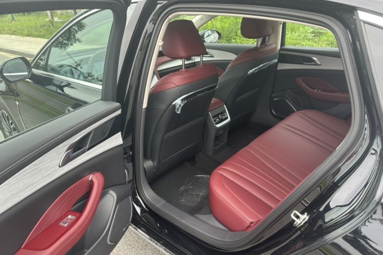Used Hongqi H5 2025 2.0T Automatic Flag Edition – 500 000 Units Commemorative Version Interior 3