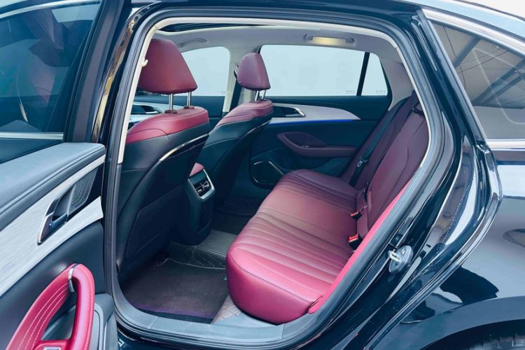Used Hongqi H5 2025 2.0T Automatic Flag Edition – 500 000 Units Commemorative Version Interior 3