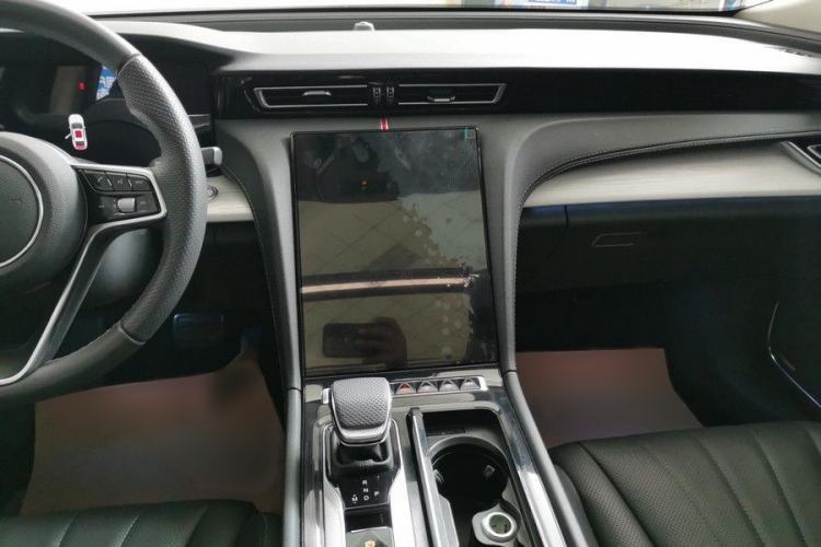 Used Hongqi H5 2025 2.0T Automatic Flag Edition – 500 000 Units Commemorative Version Interior 4
