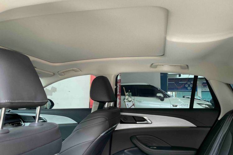 Used Hongqi H5 2025 2.0T Automatic Flag Edition – 500 000 Units Commemorative Version Interior 4