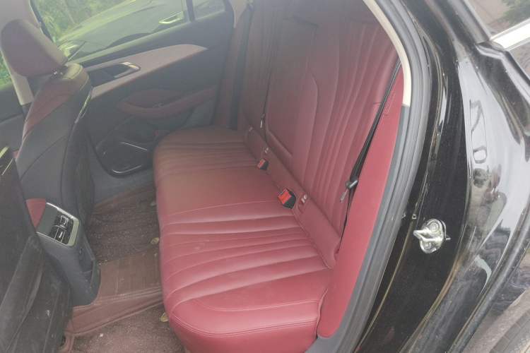 Used Hongqi H5 2025 2.0T Automatic Flag Edition – 500 000 Units Commemorative Version Interior 4