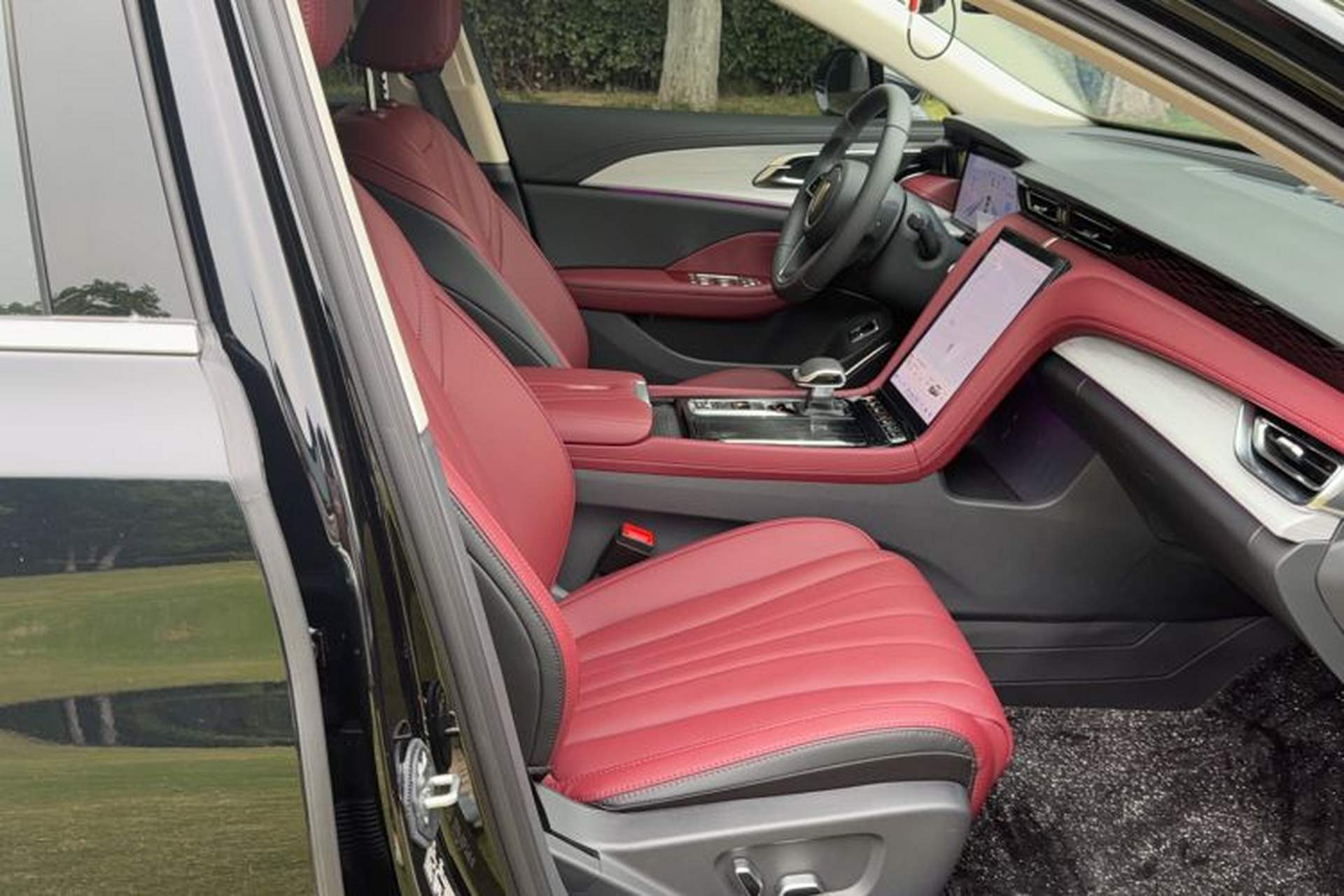 Used Hongqi H5 2025 2.0T Automatic Flag Edition – 500 000 Units Commemorative Version Interior 4