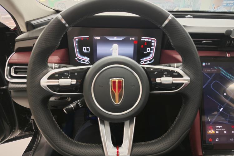Used Hongqi H5 2025 Model 1.5T DCT Xuan Ying 2 Million Units Commemorative Edition Interior 4