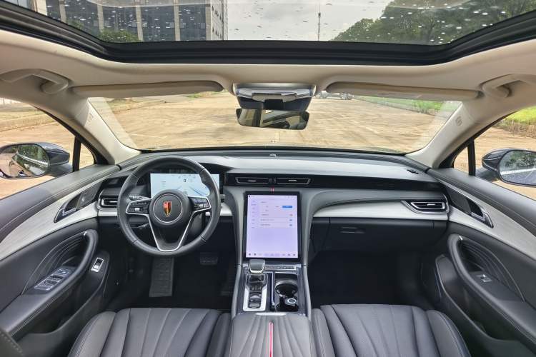 Used Hongqi H5 2025 2.0T Automatic Flag Edition – 500 000 Units Commemorative Version Interior 4
