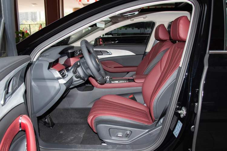 Used Hongqi H5 2025 2.0T Automatic Flag Edition – 500 000 Units Commemorative Version Interior 4