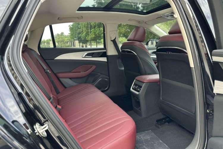 Used Hongqi H5 2025 2.0T Automatic Xuan Ying Edition Interior 5