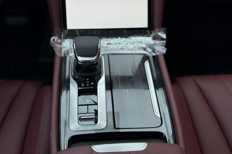 Used Hongqi H5 2025 Model 2.0T Automatic Xuan Ying 2 Million Units Commemorative Edition Interior 5