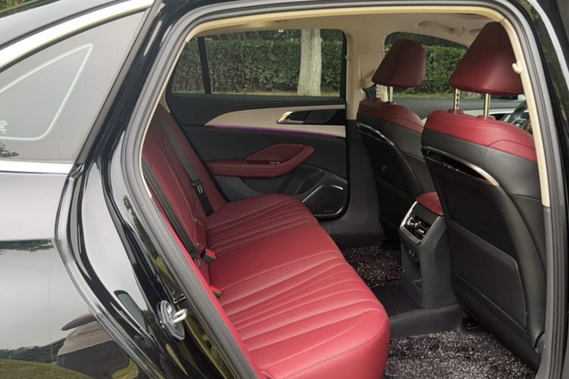 Used Hongqi H5 2025 2.0T Automatic Flag Edition – 500 000 Units Commemorative Version Interior 5