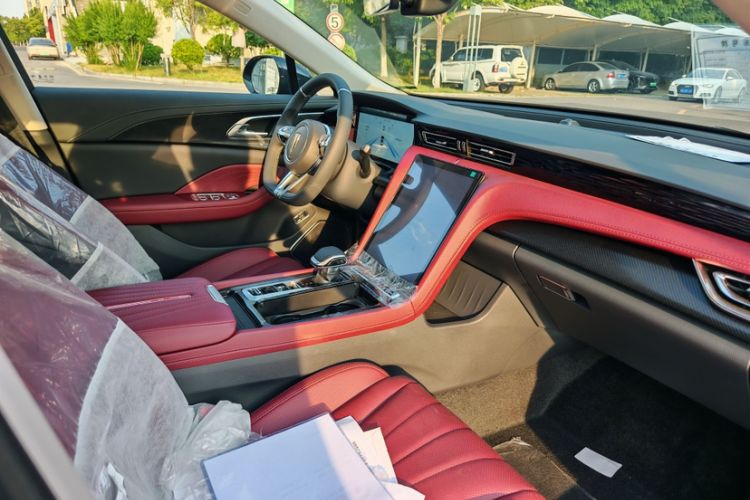 Used Hongqi H5 2025 Model 2.0T Automatic Xuan Ying 2 Million Units Commemorative Edition Interior 5
