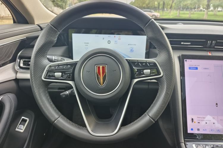 Used Hongqi H5 2025 2.0T Automatic Flag Edition – 500 000 Units Commemorative Version Interior 5