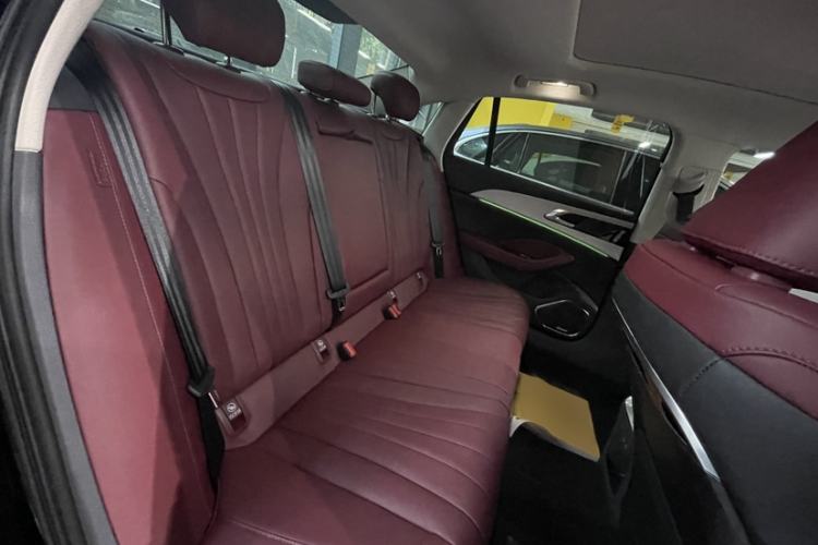 Used Hongqi H5 2025 2.0T Automatic Flag Edition – 500 000 Units Commemorative Version Interior 5