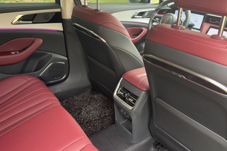 Used Hongqi H5 2025 2.0T Automatic Flag Edition – 500 000 Units Commemorative Version Interior 6