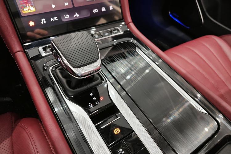 Used Hongqi H5 2025 Model 1.5T DCT Xuan Ying 2 Million Units Commemorative Edition Interior 6