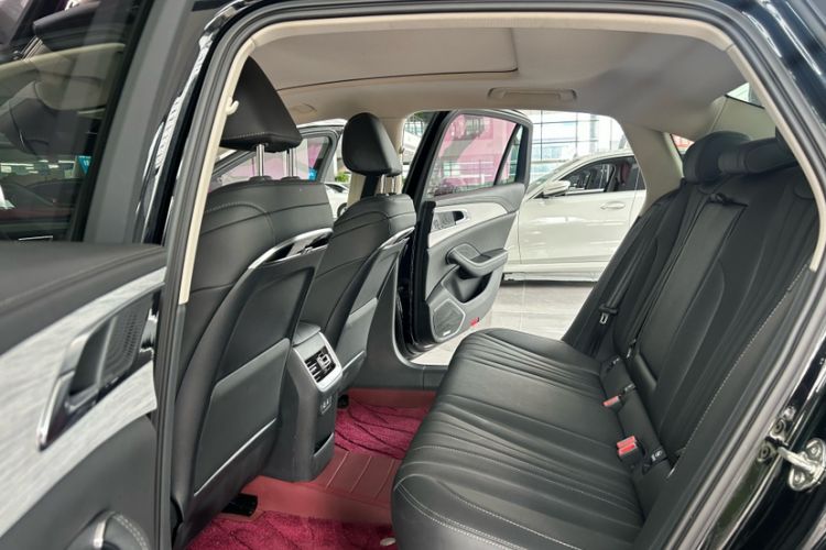 Used Hongqi H5 2025 2.0T Automatic Flag Edition – 500 000 Units Commemorative Version Interior 6