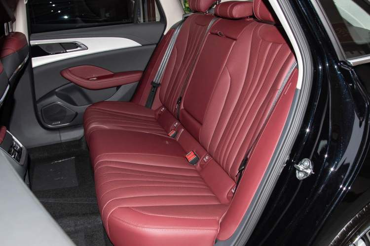 Used Hongqi H5 2025 2.0T Automatic Flag Edition – 500 000 Units Commemorative Version Interior 6