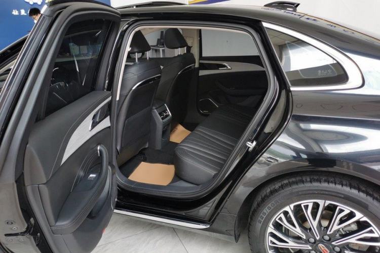 Used Hongqi H5 2025 2.0T Automatic Flag Edition – 500 000 Units Commemorative Version Interior 7