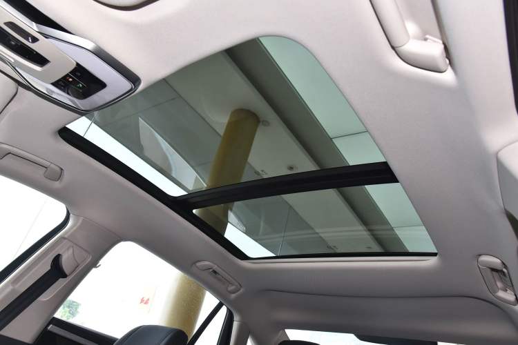 Used Hongqi H5 2025 2.0T Automatic Flag Edition – 500 000 Units Commemorative Version Interior 7