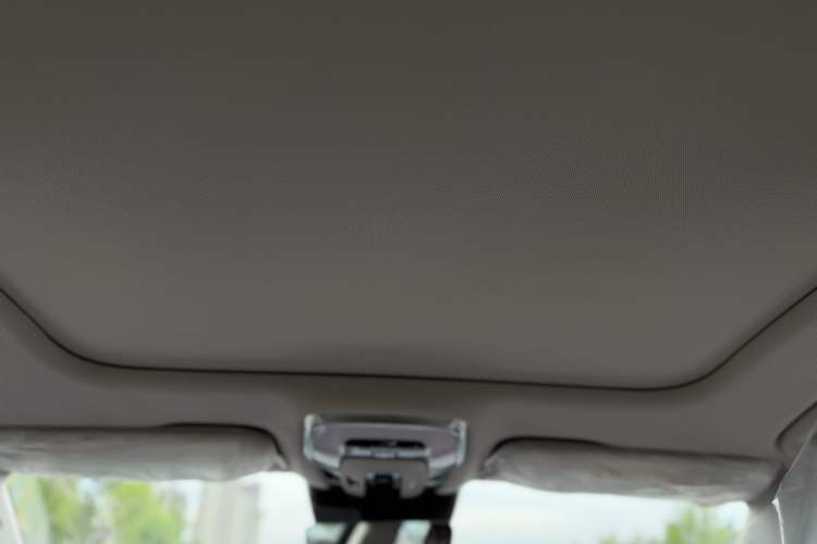 Used Hongqi H5 2025 2.0T Automatic Flag Edition – 500 000 Units Commemorative Version Interior 7