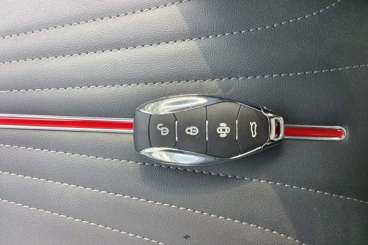 Used Hongqi H5 2025 2.0T Automatic Flag Edition – 500 000 Units Commemorative Version Interior 8