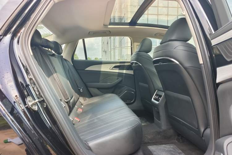 Used Hongqi H5 2025 2.0T Automatic Flag Edition – 500 000 Units Commemorative Version Interior 9