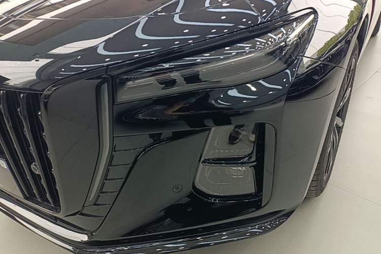 Used Hongqi H5 2025 Model 2.0T Automatic Xuan Ying 2 Million Units Commemorative Edition Left Front Headlight