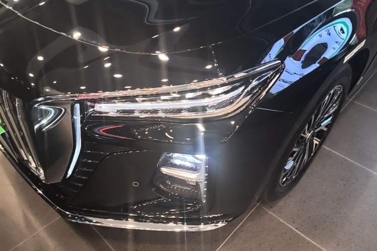 Used Hongqi H5 2025 2.0T Automatic Flag Edition – 500 000 Units Commemorative Version Left Front Headlight