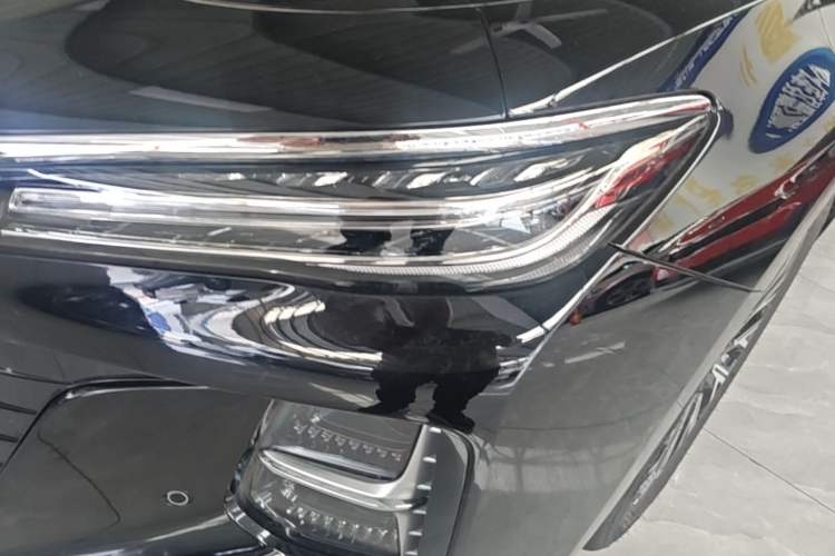 Used Hongqi H5 2025 2.0T Automatic Flag Edition – 500 000 Units Commemorative Version Left Front Headlight