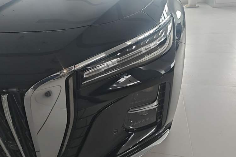 Used Hongqi H5 2025 2.0T Automatic Flag Edition – 500 000 Units Commemorative Version Left Front Headlight