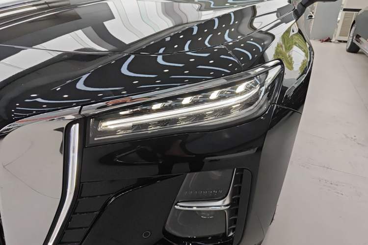 Used Hongqi H5 2025 2.0T Automatic Flag Edition – 500 000 Units Commemorative Version Left Front Headlight