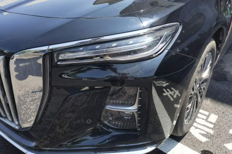 Used Hongqi H5 2025 2.0T Automatic Flag Edition – 500 000 Units Commemorative Version Left Front Headlight