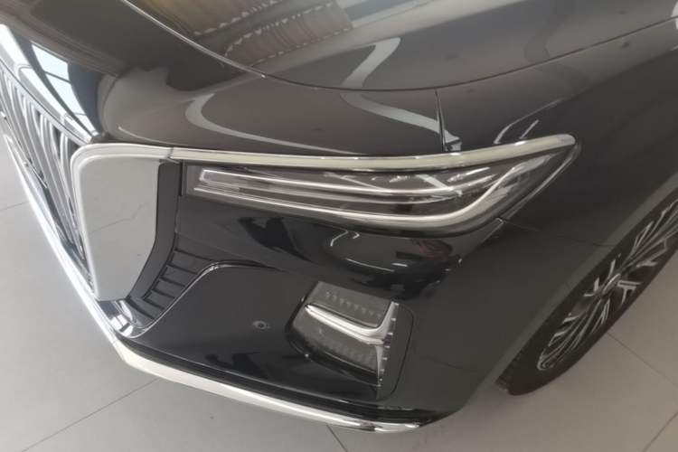 Used Hongqi H5 2025 2.0T Automatic Flag Edition – 500 000 Units Commemorative Version Left Front Headlight