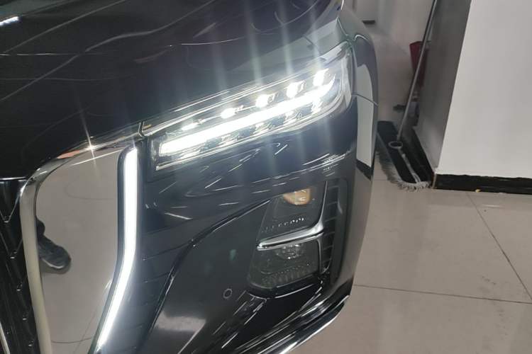 Used Hongqi H5 2025 2.0T Automatic Flag Edition – 500 000 Units Commemorative Version Left Front Headlight