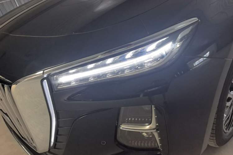 Used Hongqi H5 2025 2.0T Automatic Flag Edition – 500 000 Units Commemorative Version Left Front Headlight