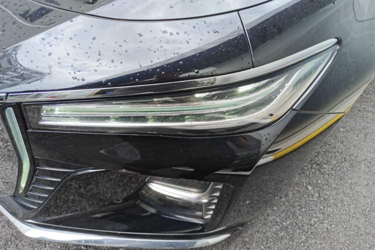 Used Hongqi H5 2025 2.0T Automatic Flag Edition – 500 000 Units Commemorative Version Left Front Headlight