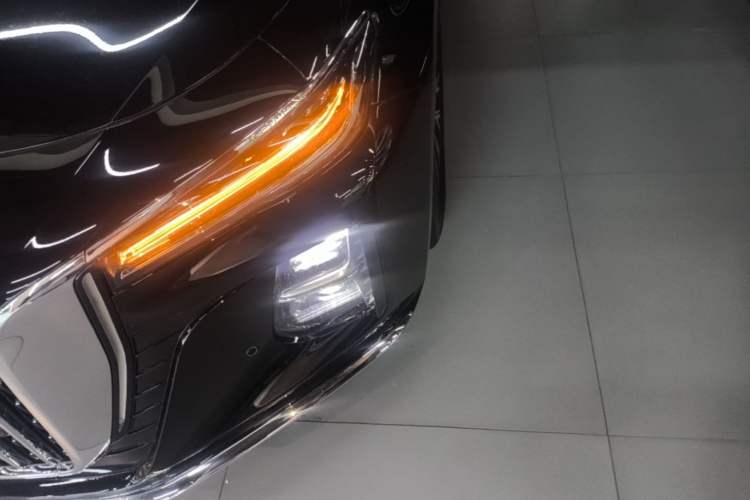 Used Hongqi H5 2025 2.0T Automatic Flag Edition – 500 000 Units Commemorative Version Left Front Headlight