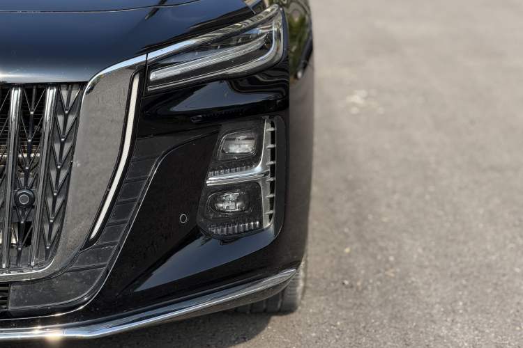 Used Hongqi H5 2025 2.0T Automatic Flag Edition – 500 000 Units Commemorative Version Left Front Headlight