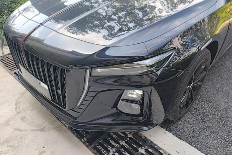 Used Hongqi H5 2025 Model 2.0T Automatic Xuan Ying 2 Million Units Commemorative Edition Left Front Headlight
