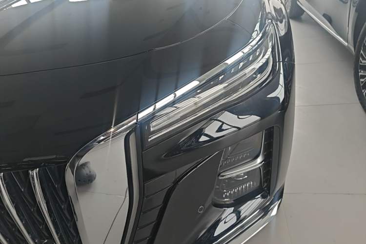 Used Hongqi H5 2025 2.0T Automatic Flag Edition – 500 000 Units Commemorative Version Left Front Headlight