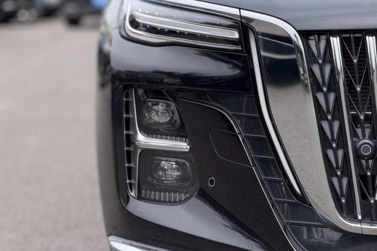 Used Hongqi H5 2025 2.0T Automatic Flag Edition – 500 000 Units Commemorative Version Left Front Headlight