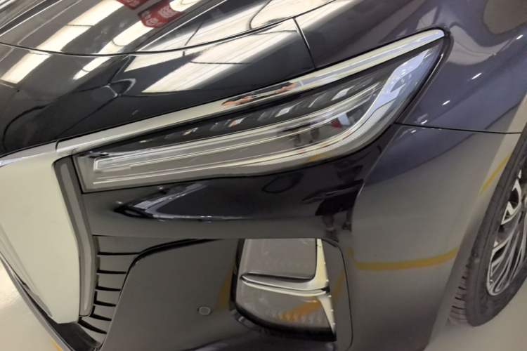 Used Hongqi H5 2025 2.0T Automatic Flag Edition – 500 000 Units Commemorative Version Left Front Headlight