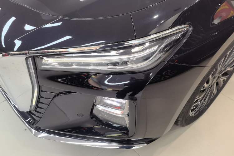 Used Hongqi H5 2025 2.0T Automatic Flag Edition – 500 000 Units Commemorative Version Left Front Headlight