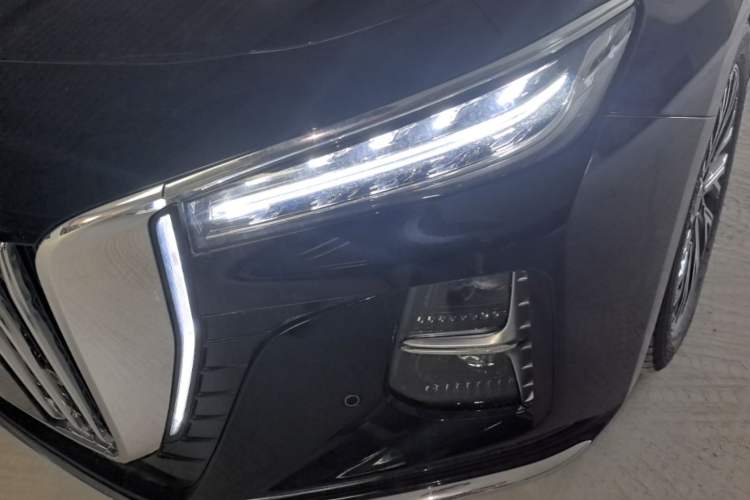 Used Hongqi H5 2025 2.0T Automatic Flag Edition – 500 000 Units Commemorative Version Left Front Headlight