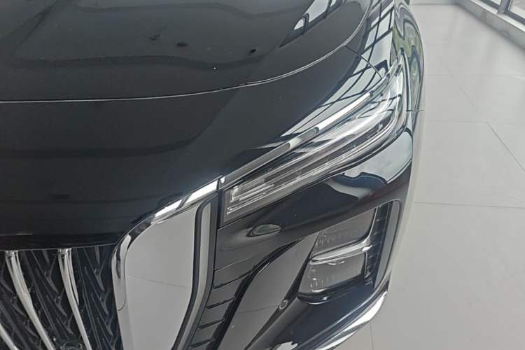 Used Hongqi H5 2025 2.0T Automatic Flag Edition – 500 000 Units Commemorative Version Left Front Headlight