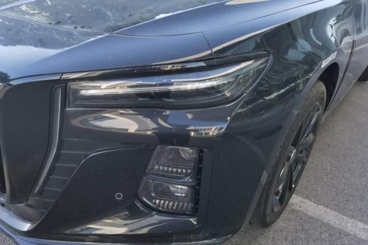 Used Hongqi H5 2025 Model 2.0T Automatic Xuan Ying 2 Million Units Commemorative Edition Left Front Headlight