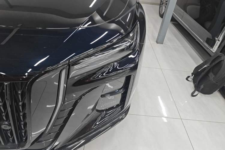 Used Hongqi H5 2025 Model 2.0T Automatic Xuan Ying 2 Million Units Commemorative Edition Left Front Headlight