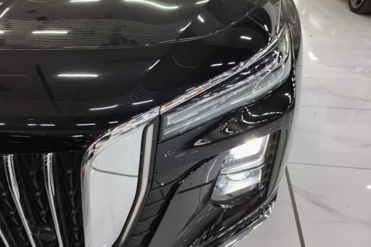 Used Hongqi H5 2025 2.0T Automatic Flag Edition – 500 000 Units Commemorative Version Left Front Headlight